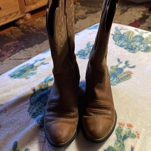 Beautiful Ariat boots. Too small for me.